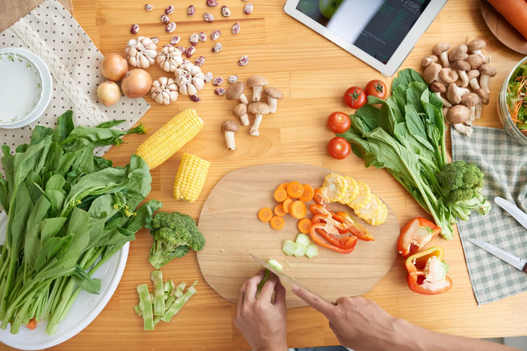 Guia Completo do Aproveitamento Integral dos Alimentos: O Que Fazer com Cascas, Talos e Folhas
