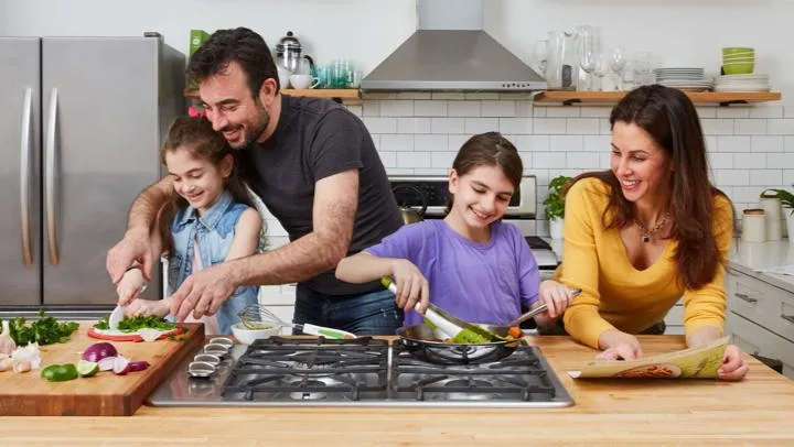 Quanto uma Família Pode Economizar Cozinhando Mais em Casa