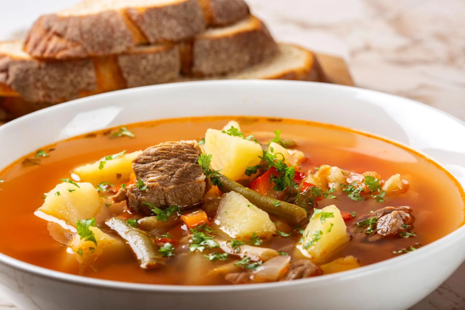 Sopa de carne com legumes