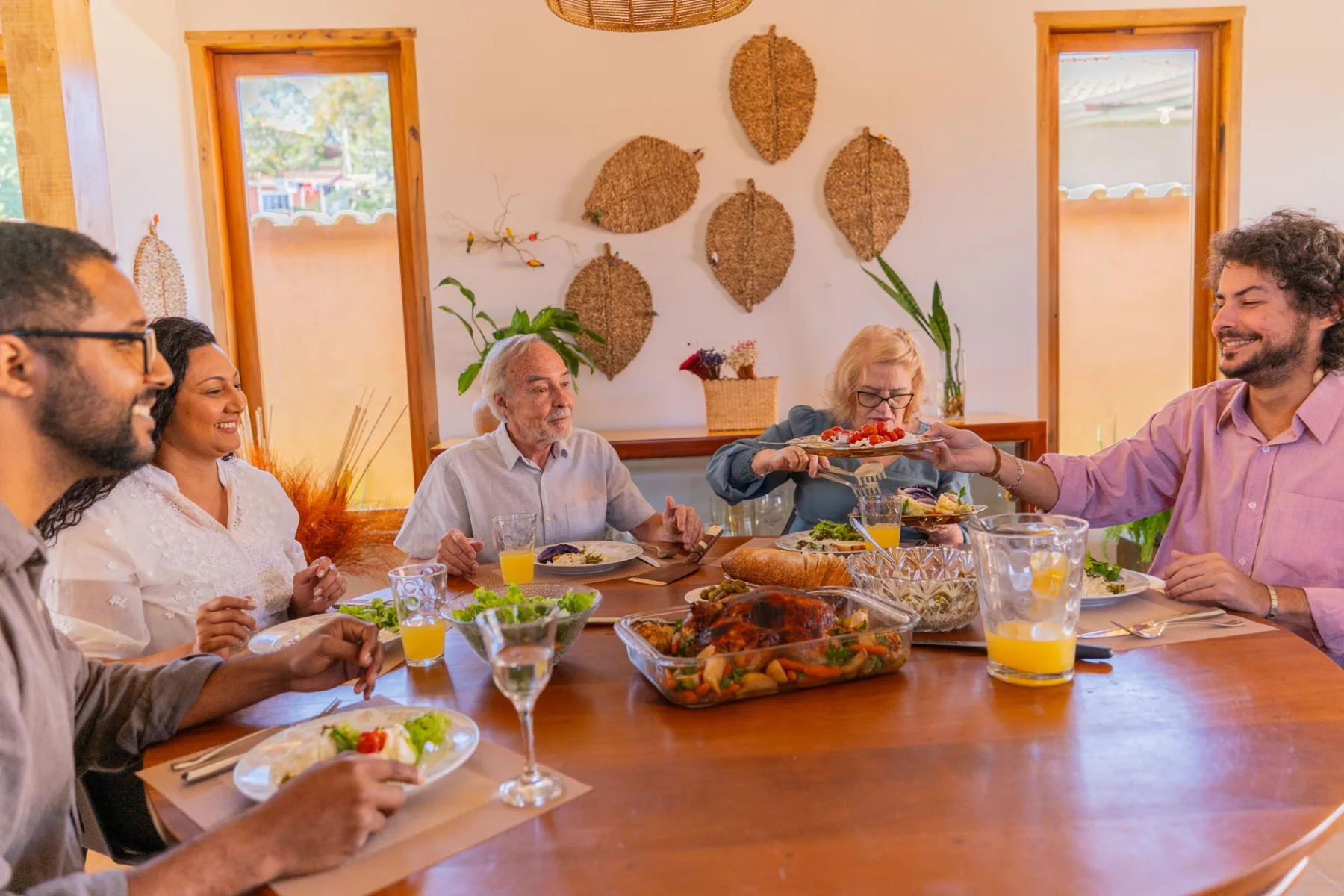 Como Montar um Almoço Econômico de Domingo para Toda a Família