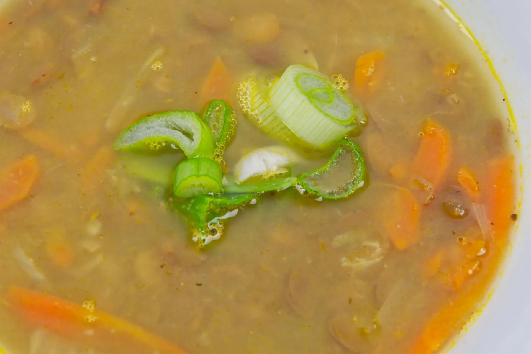 Sopa de lentilha simples